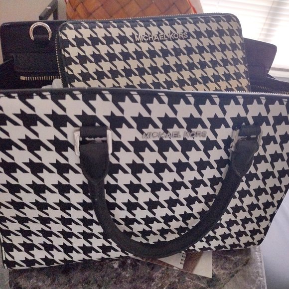 Michael Kors Handbag Elegant Black and White with wallet - Picture 2 of 6